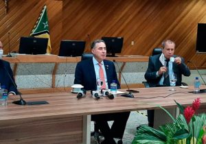 "Para exigir, tem que participar", diz ministro ao convocar macapaenses a votar