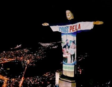 Solidariedade durante apagão no Amapá é projetada no Cristo Redentor na virada de ano