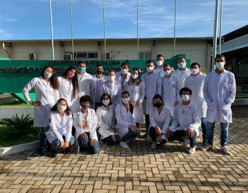 Alunos de enfermagem paralisam testagem em protesto