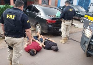 Cercados pela PRF, assaltantes quebram celulares antes de serem presos
