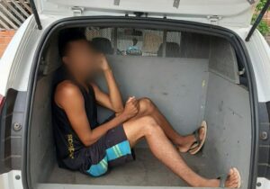 Adolescente furta arma de policial em lavagem de carros