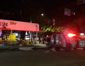 Policial penal é indiciado por morte de mulher em bar durante assalto