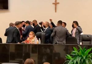 Após confusão, justiça suspende resultado da eleição na Câmara de Santana