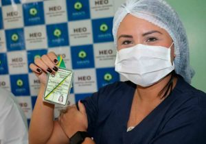 Médica indígena é a 1ª a ser vacinada em Oiapoque