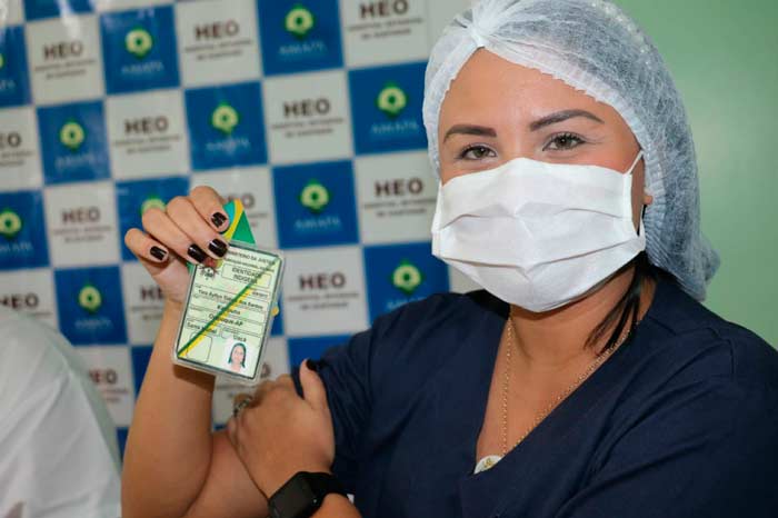 Médica indígena é a 1ª a ser vacinada em Oiapoque