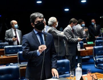 Senado aprova proposta para estados e municípios comprarem vacinas de laboratórios