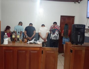 PM prende festeiros sem máscara em evento clandestino