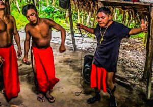 Kauri Wajãpi, o índio cantador, lança ‘brega da aldeia’