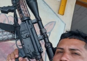 Líder de facção que ostentava armas em favelas do Rio de Janeiro é preso