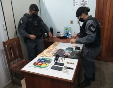 Após assaltar e fazer reféns, casal de assaltantes se entrega