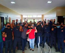 Após descontos de até R$ 3 mil, guardas de Macapá fazem manifestação