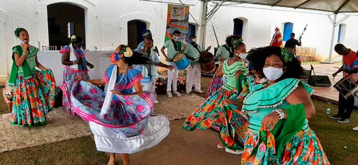 Com feira e dança, Amapá comemora Dia Estadual do Marabaixo