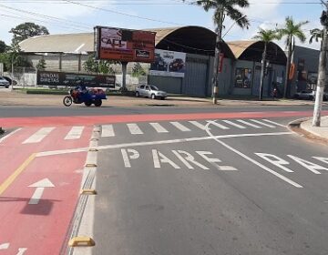 Após críticas, sinalização confusa recebe reparos