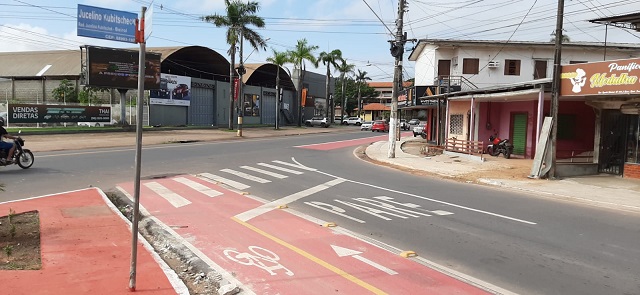 Sinalização confunde condutores e pedestres em Macapá