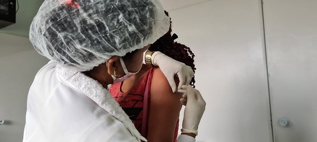 Vereador denuncia vacinação ilegal em clínicas privadas