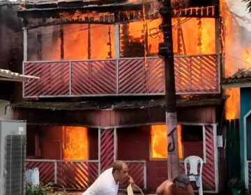 Incêndio termina com prisões e bombeiros feridos