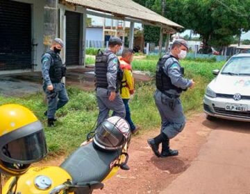 Após disparada, mototaxista é interceptado e preso por tráfico