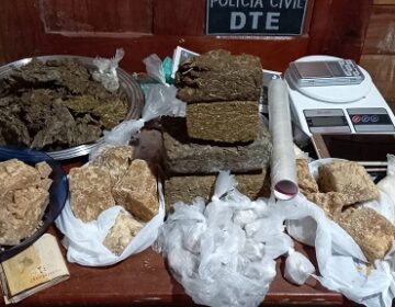 Polícia encontra drogas, sementes de maconha e contabilidade do tráfico