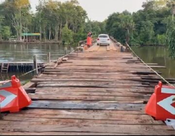 Após ser danificada por carreta, ponte é liberada para veículos leves