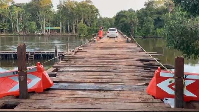 Após ser danificada por carreta, ponte é liberada para veículos leves