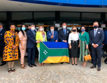 Randolfe e comitiva do Amapá assistem apresentação sobre a vacina Sputinik