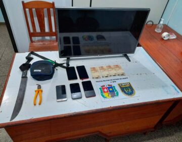 Família é trancada em quarto durante assalto, mas suspeito é espancado por populares
