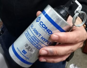 Com funcionário de consultório, polícia encontra drogas e granada de gás