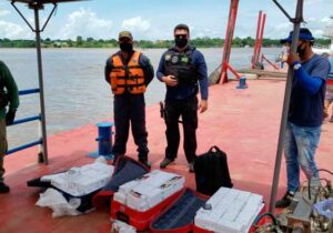 Receita encontra malas com 200 celulares em navio no Amapá