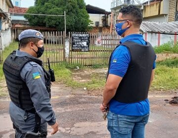 Homem morto em estacionamento lutou com assassinos, diz perícia