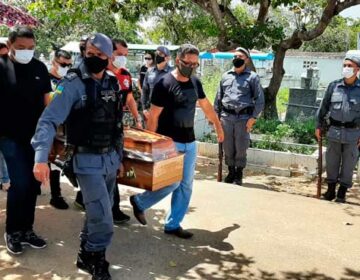 Emoção marca despedida ao 21° PM morto pela covid-19