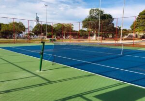 Projeto social e federados terão preferência em quadra pública de tênis