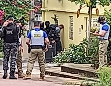 Assaltantes libertam família