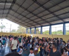 Após queixas, prefeitura amplia pontos de vacinação para adolescentes
