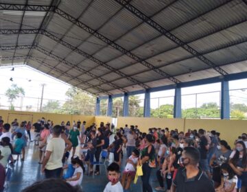 Após queixas, prefeitura amplia pontos de vacinação para adolescentes