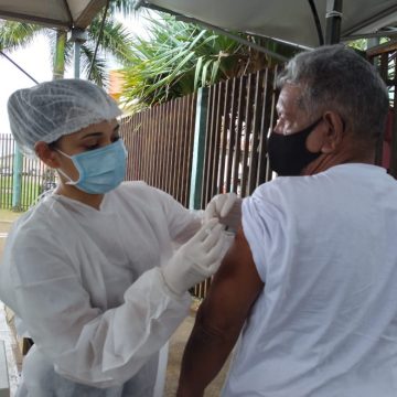 Santana começa a imunizar pessoas com comorbidades; Macapá para em 62 anos