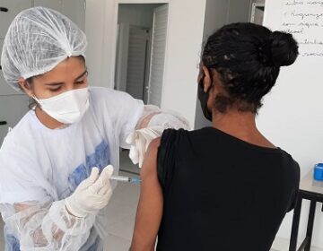 Vacinação chega para pessoas com 33 anos