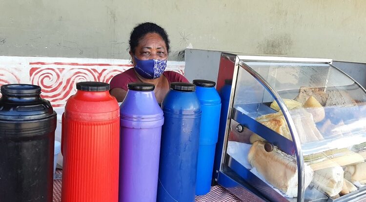 Com 12 filhos e 23 netos, vendedora de café garante: ‘sou grata’