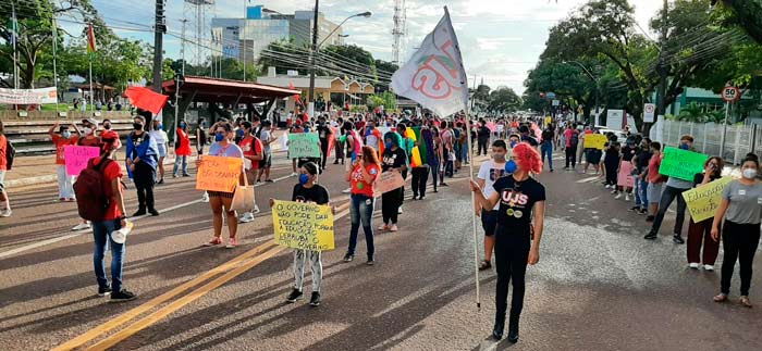 Em Macapá, ato contra Bolsonaro pede por vacinas