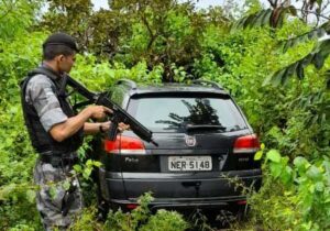 Após assalto, PM recupera três veículos roubados