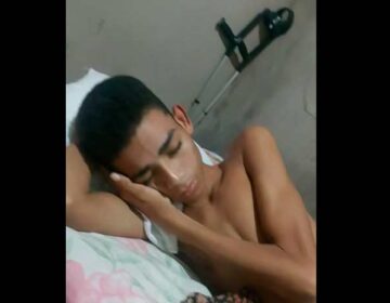 Piora: garoto com câncer no joelho para de falar