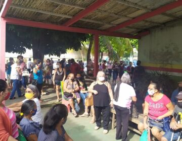 Coronavac: idosos se aglomeram em busca da 2ª dose; MP critica desorganização