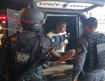 Assaltante que fez mulher refém em farmácia planejava matar desafeto
