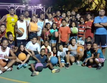 No Curiaú, escolinha de basquete ‘ocupa’ mentes de jovens