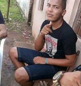 Após receber ordem por celular, dupla dá 9 tiros em jovem