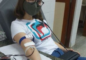 "Me faz sentir útil de uma forma diferente", diz jovem adventista doadora de sangue
