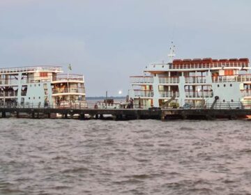 Perigo: Clandestinamente, barcos de passageiros usam trapiche inacabado