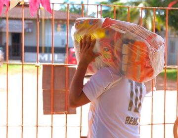 Em Pedra Branca, alunos já receberam 25 mil cestas na pandemia