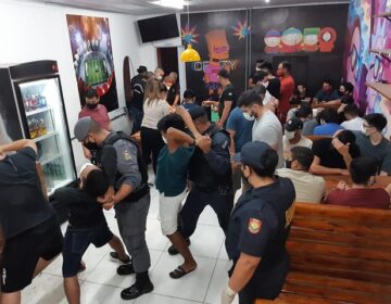 Força-tarefa fecha bares, encerra festas e prende pessoas na primeira noite do fim de semana