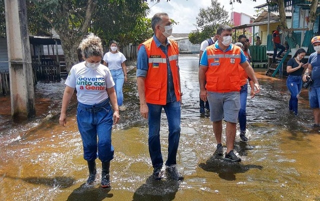 Waldez coordena ajuda às famílias afetadas por enchentes no Amapá