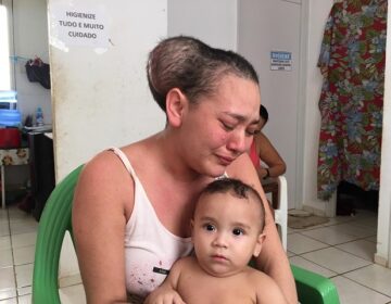 Com câncer, cegueira e inchaço na cabeça, mulher diz que não perde a fé